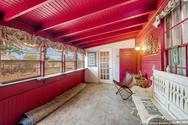 461 Highway 173 S Devine, TX 78016